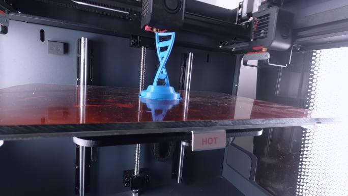 延时3D打印机构建塑料双螺旋模型