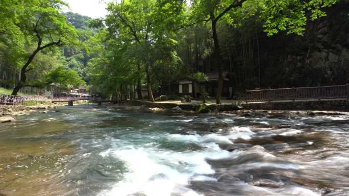 浙江山水清澈小溪溪水诸暨五泄清凉夏天