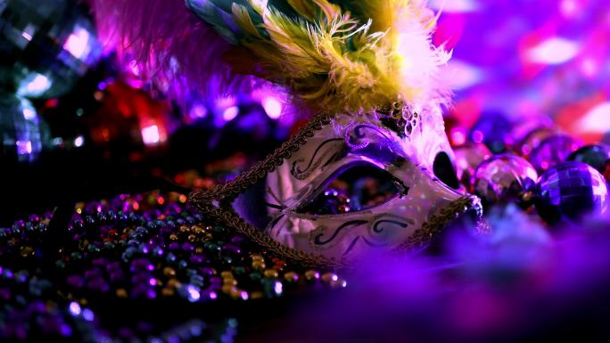 狂欢节、里约狂欢节面具和五颜六色的装饰。