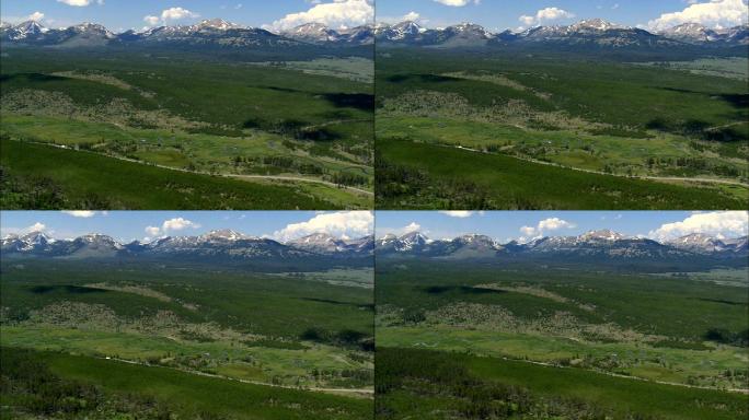 展望加拉廷山脉-鸟瞰图-怀俄明州帕克县，直升机拍摄，航空视频，cineflex，建立拍摄，美国