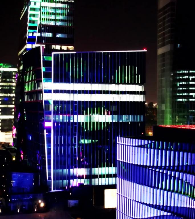 竖版素材：上海国际传媒港灯光秀