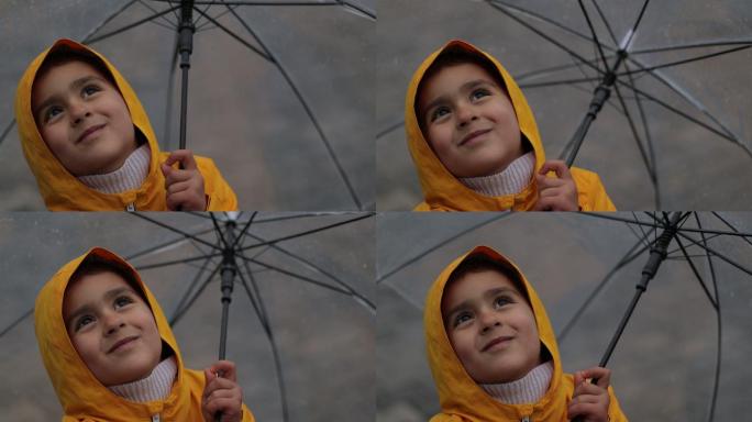 孩子们在下雨的时候玩得很开心