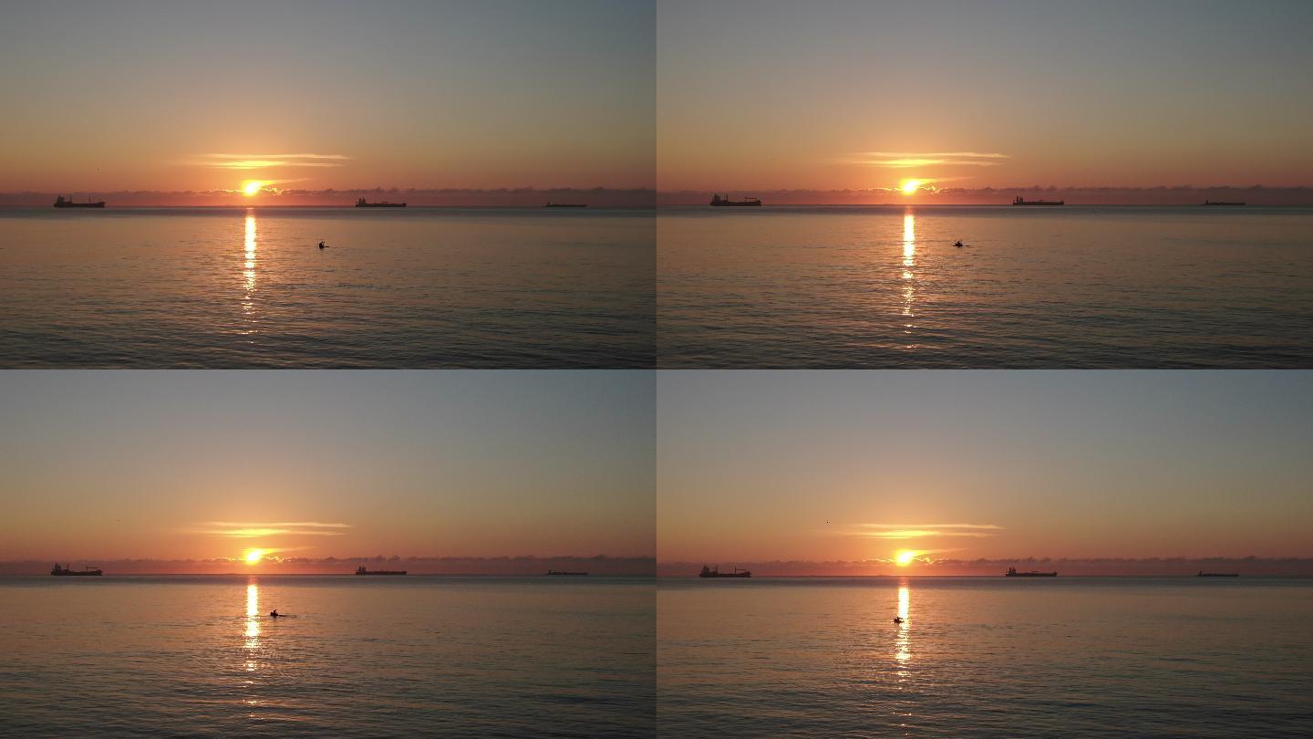 清晨，在佛罗里达海岸美丽的日出中，皮划艇划船捕鱼