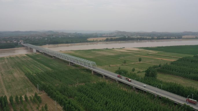 山东聊城：平阴黄河公路大桥清晨景色如画