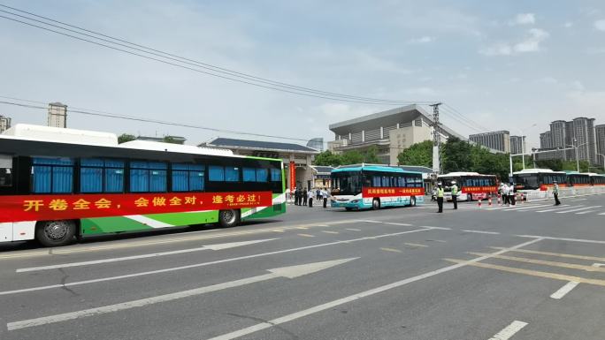 襄阳高考公交专车送考生到考点考场考试