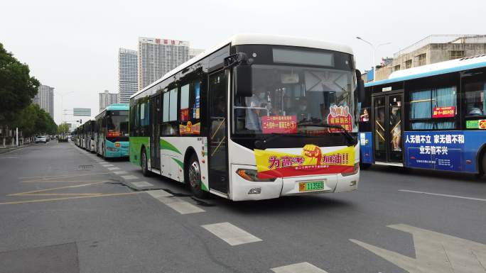 襄阳公交高考专用车送考车队