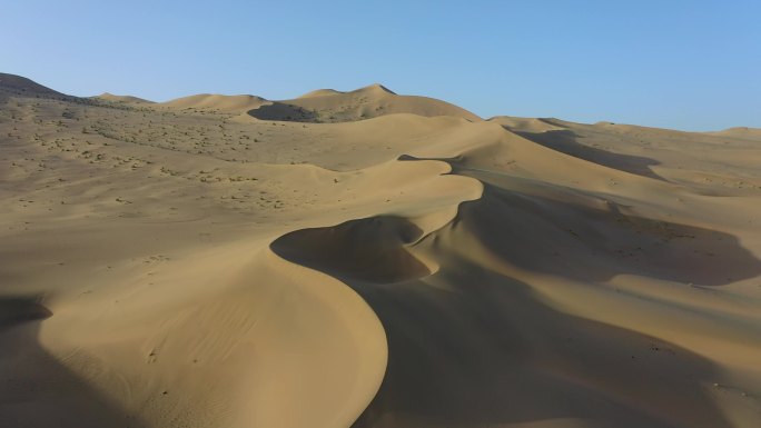 原创 甘肃敦煌鸣沙山沙漠自然风光航拍