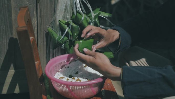 端午节包粽子农村美食制作