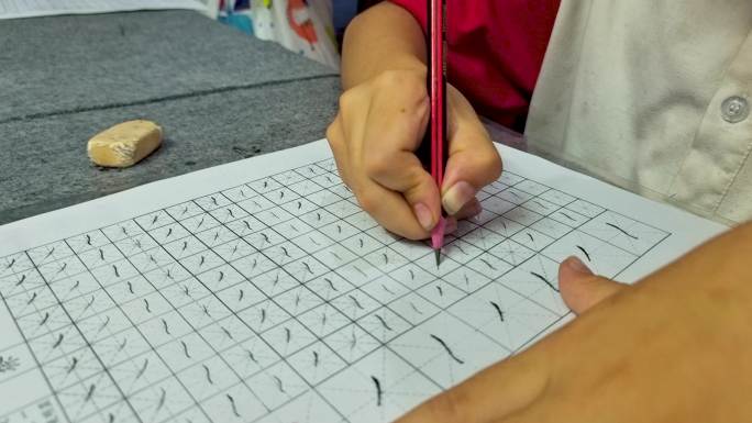 小学生练习写字