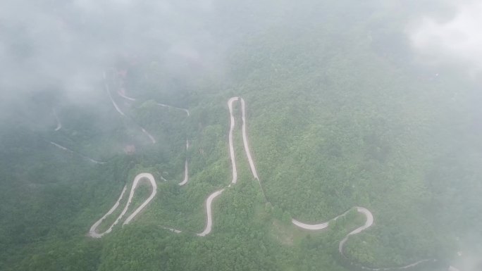 张家界市缆车至天门山弯道景观