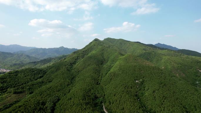 巍巍青山航拍