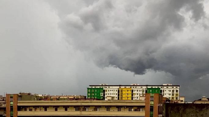 乌云闪电阴天雷雨