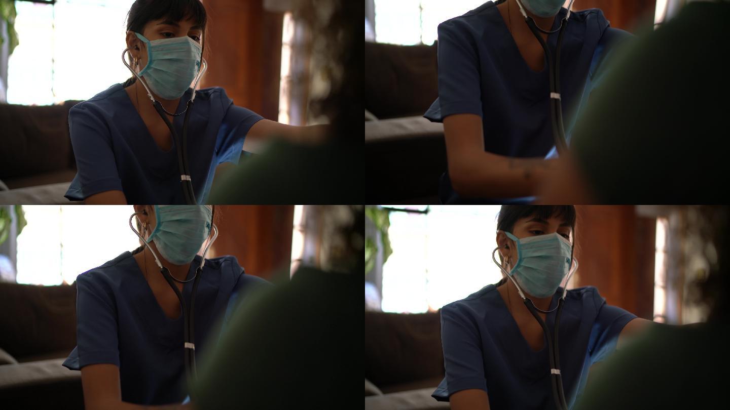 家访期间，医生在hoem倾听患者的心声-戴上防护面罩