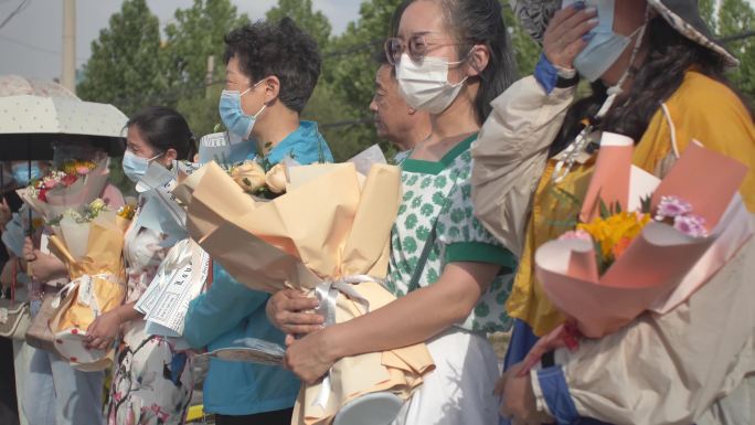 鲜花迎接考生