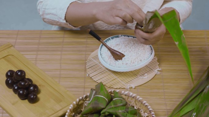 端午节手工包豆沙粽视频