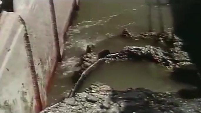 70年代挖泥船港口清理淤泥