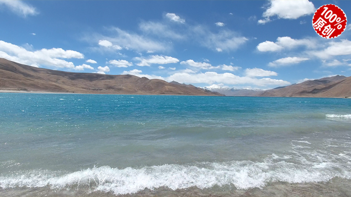 航拍西藏最大的内陆湖泊羊卓雍措碧水蓝天
