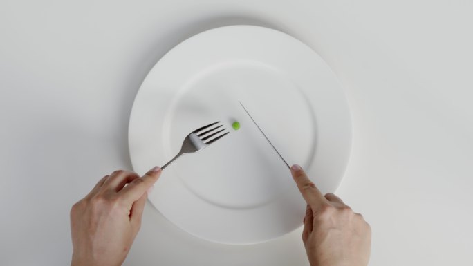 吃蔬菜-青豆西餐刀叉餐盘