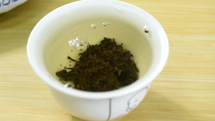 古树普洱生茶饼撬茶泡茶方法