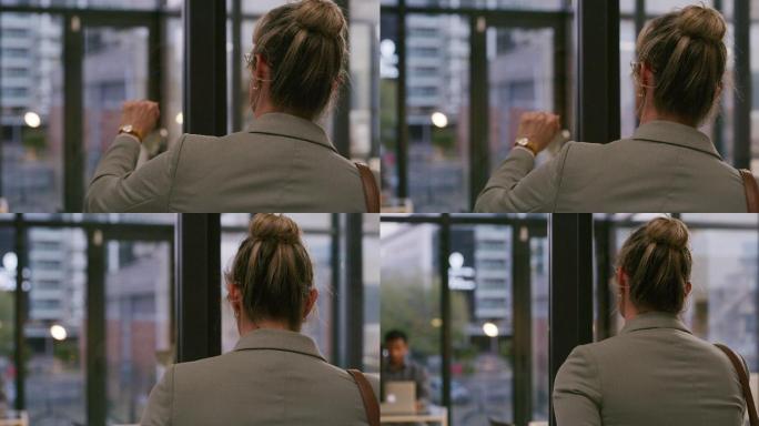 4k视频，一名年轻女商人在一间现代化的办公室里，与一位面容烦躁的雇主面试时迟到