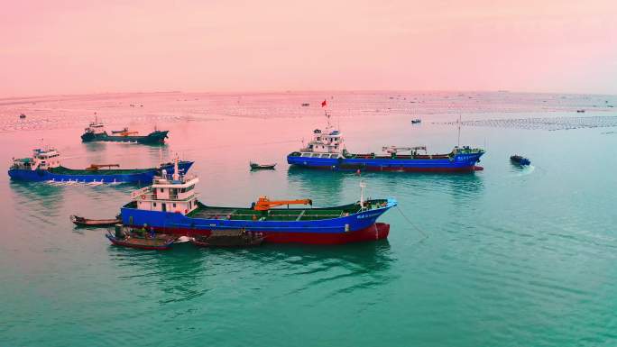 日出夕阳下的渔港渔船4K调色素材