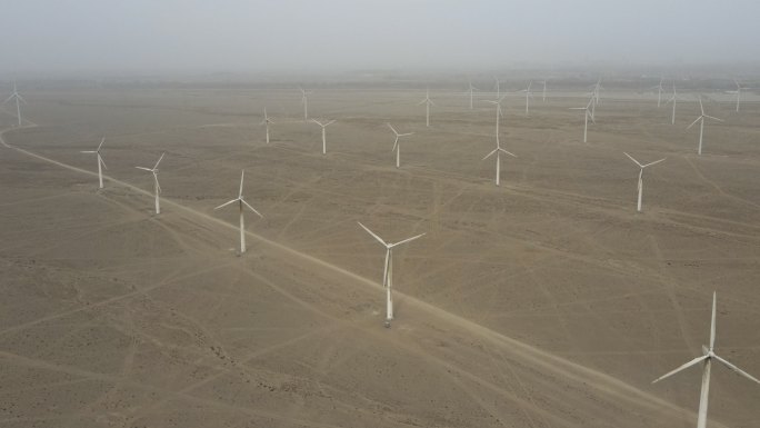 沙尘暴中的风力发电机