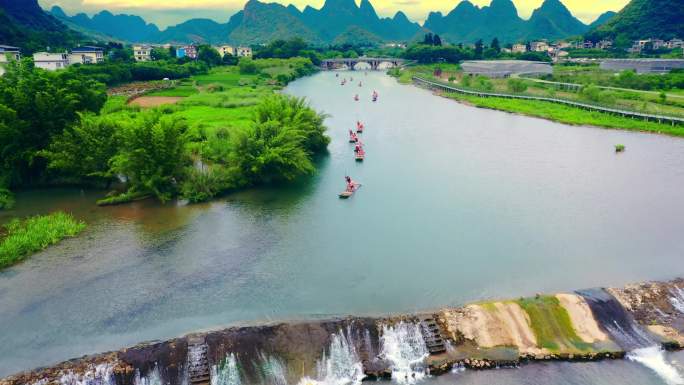 桂林阳朔遇龙河漂流