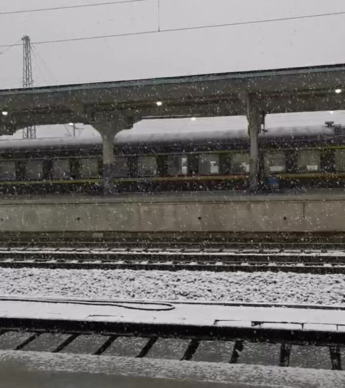火车站飘雪