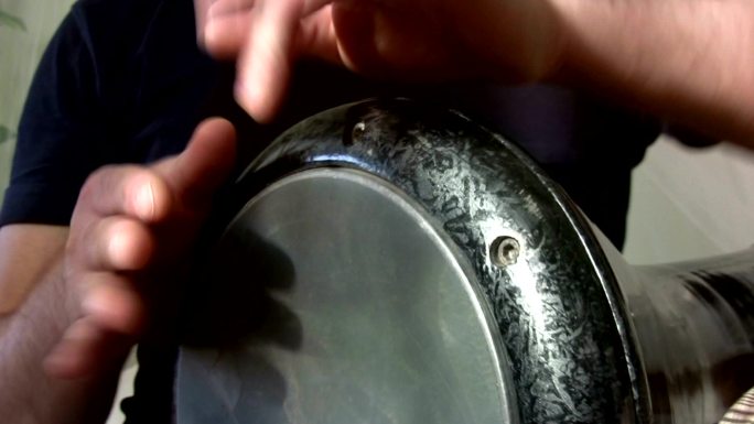 玩饮料表演艺术家