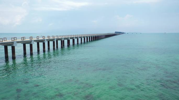 涠洲岛航拍蓝桥海岛大海高清