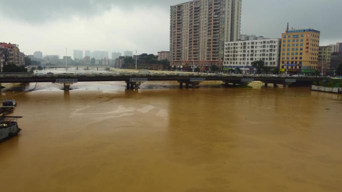 洪水过境城市 河流 洪峰水位上涨 急流