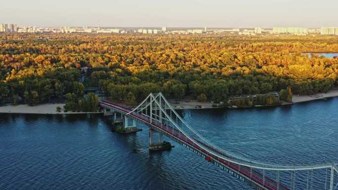 基辅公园大桥和第聂伯河