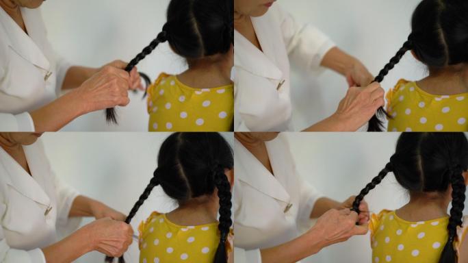 亚洲祖母为孙女做头发