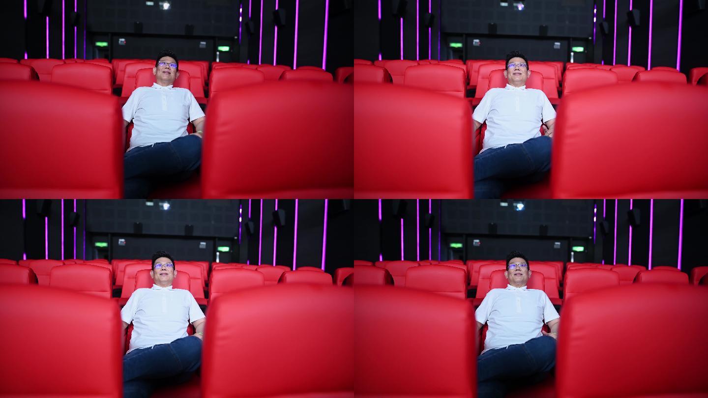 亚洲华人成熟男子喜欢独自在电影院看电影