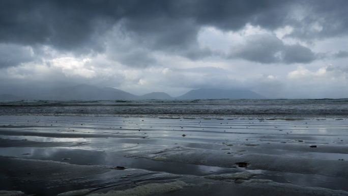 恶劣天气下丁格尔半岛的英寸海滩