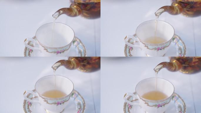 透明茶壶倒花茶的高角度视图