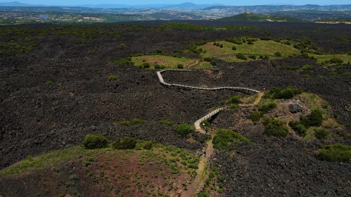 火山地质公园区域鸟瞰图、火山喷发、火山喷发后的气候、火山区徒步旅行者、徒步旅行小径、被烧毁的国家、被