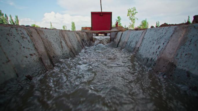 农业水利灌溉-流淌的水-开闸放水