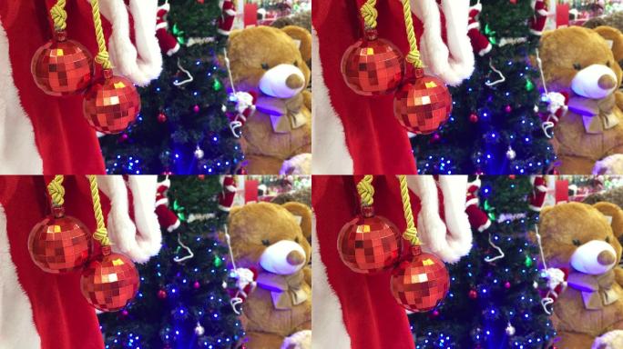 圣诞树上的装饰品熊彩灯