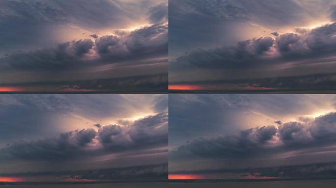日落时海上美丽的风暴云