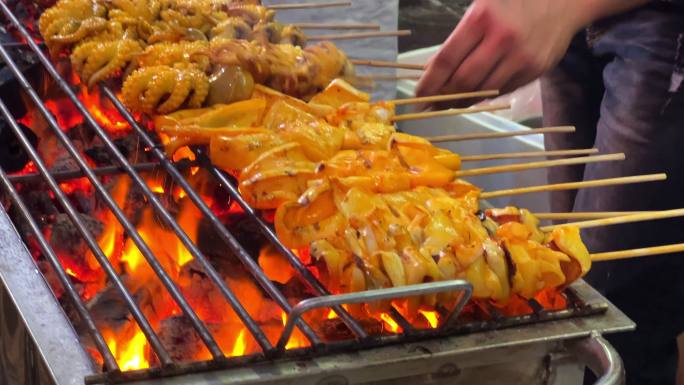 传统食物、烧烤章鱼和鱿鱼、特色海鲜Yaowarat Road，曼谷，泰国