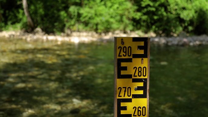 河流水位测量河道河流水位线