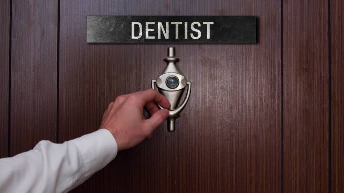男人敲牙医的门DENTIST口腔科牙病牙