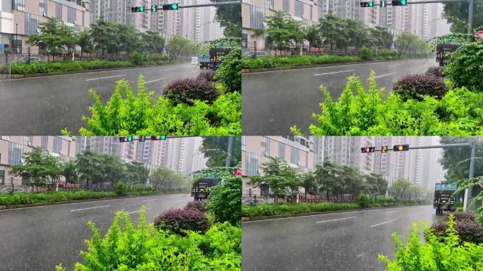 大雨中的街道红绿灯