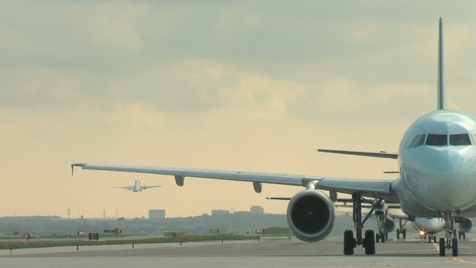 波音737飞机起飞空客等待滑行