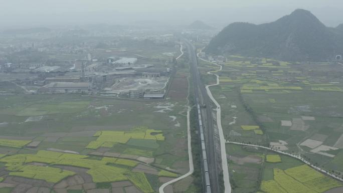 运行在贵州铁道线上的列车