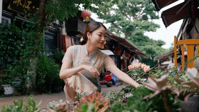 旗袍美女逛古镇