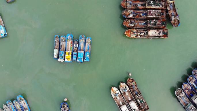 福建漳州龙海岛美村避风港停泊的渔船