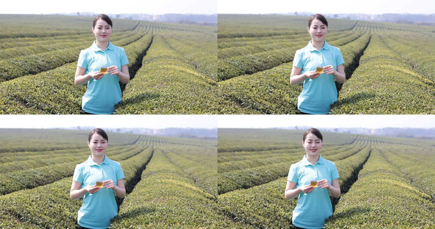 中国年轻女子在茶园喝茶
