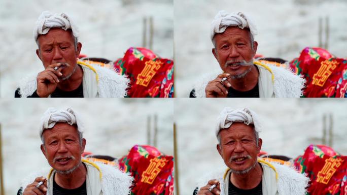 湖口瀑布的中国成年老人